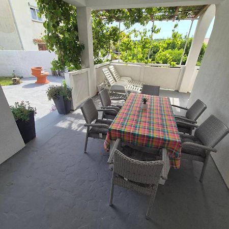 6 M, 50 M Do Plaze Appartement Barbat na Rabu Buitenkant foto