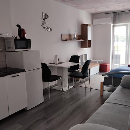 6 M, 50 M Do Plaze Appartement Barbat na Rabu Buitenkant foto
