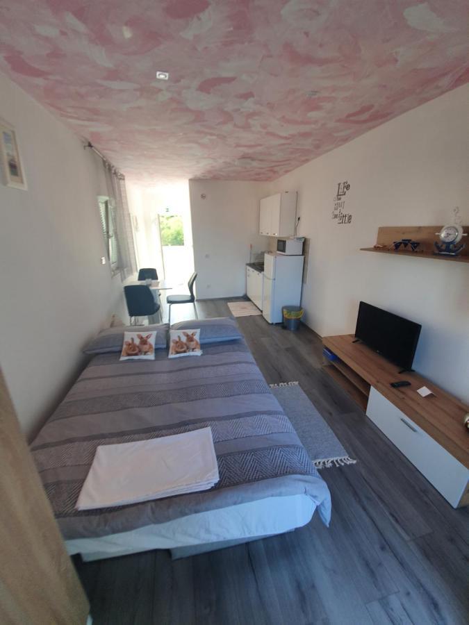 6 M, 50 M Do Plaze Appartement Barbat na Rabu Buitenkant foto