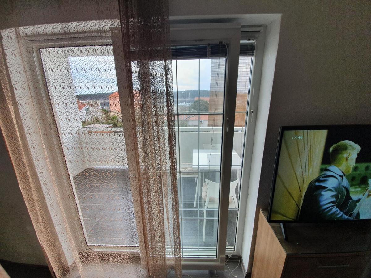 6 M, 50 M Do Plaze Appartement Barbat na Rabu Buitenkant foto