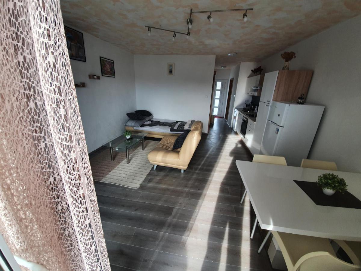 6 M, 50 M Do Plaze Appartement Barbat na Rabu Buitenkant foto
