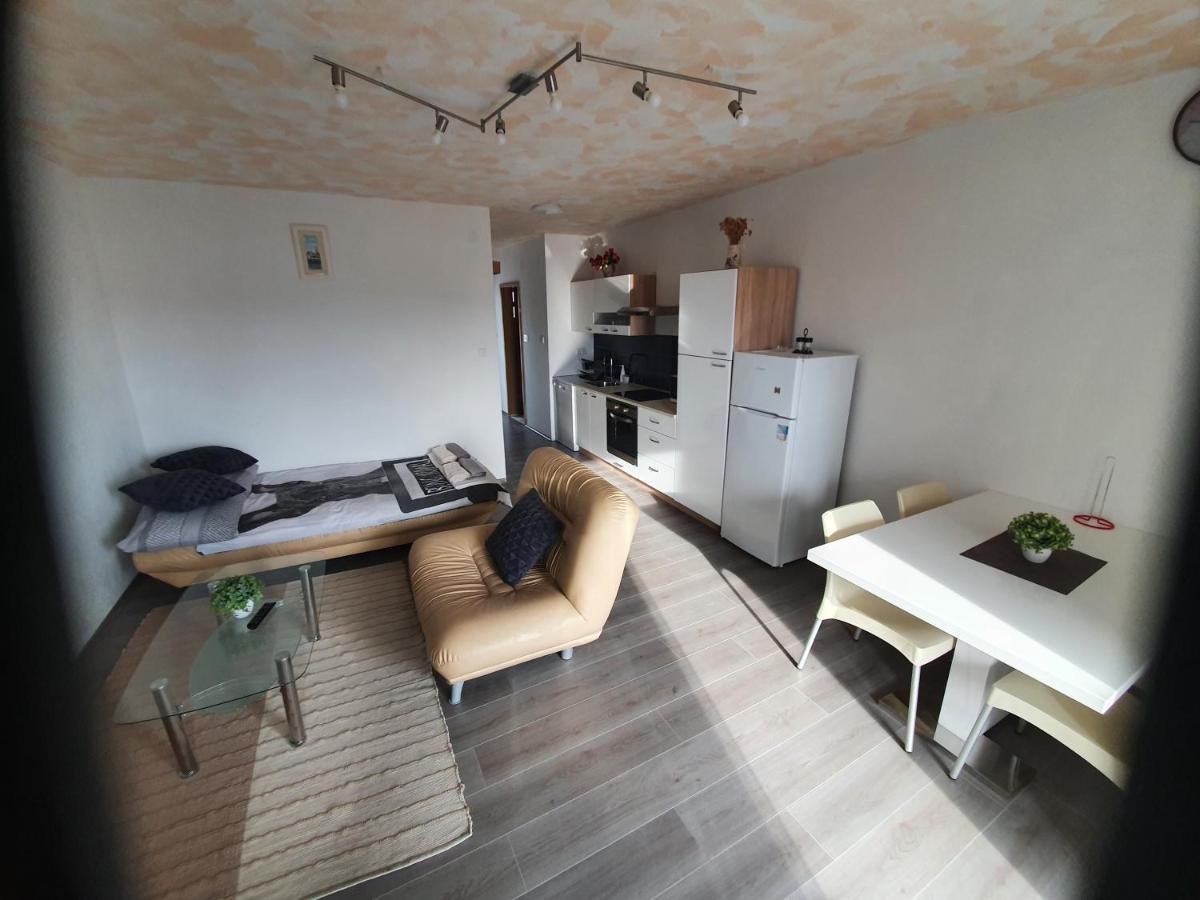 6 M, 50 M Do Plaze Appartement Barbat na Rabu Buitenkant foto