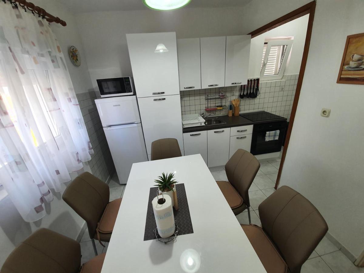 6 M, 50 M Do Plaze Appartement Barbat na Rabu Buitenkant foto