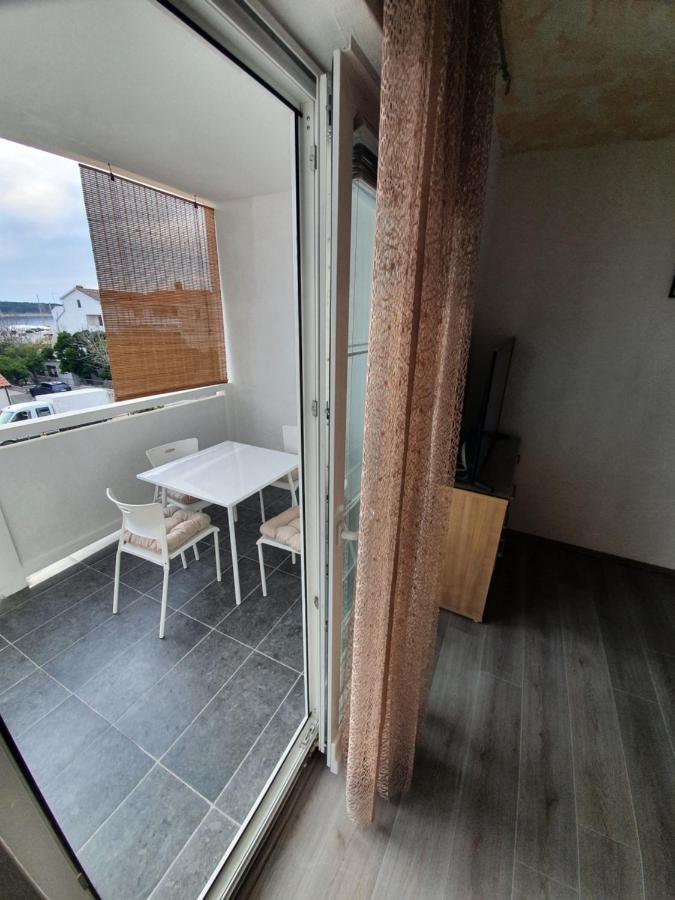6 M, 50 M Do Plaze Appartement Barbat na Rabu Buitenkant foto
