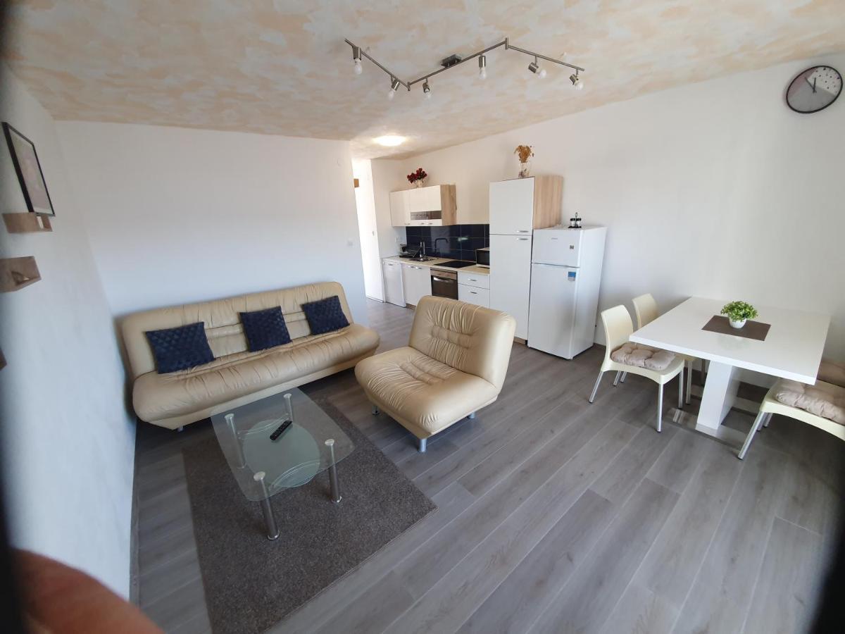 6 M, 50 M Do Plaze Appartement Barbat na Rabu Buitenkant foto