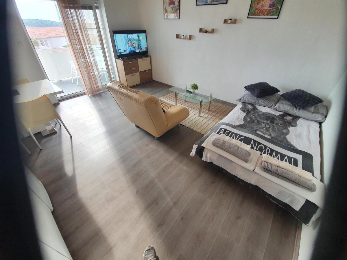 6 M, 50 M Do Plaze Appartement Barbat na Rabu Buitenkant foto