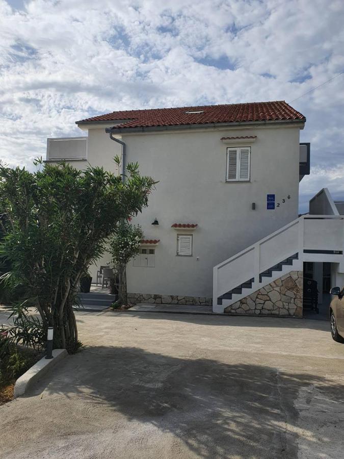 6 M, 50 M Do Plaze Appartement Barbat na Rabu Buitenkant foto