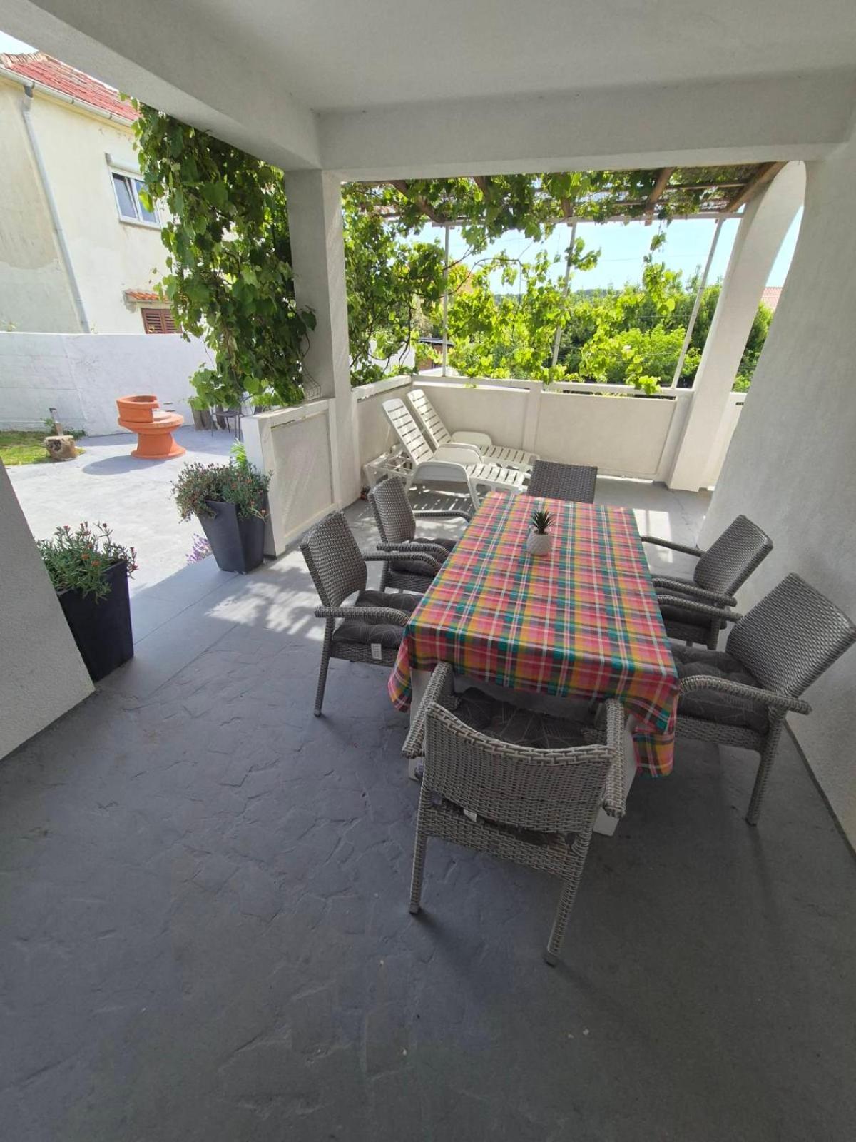 6 M, 50 M Do Plaze Appartement Barbat na Rabu Buitenkant foto