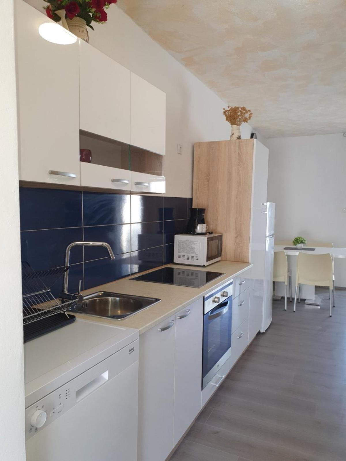 6 M, 50 M Do Plaze Appartement Barbat na Rabu Buitenkant foto