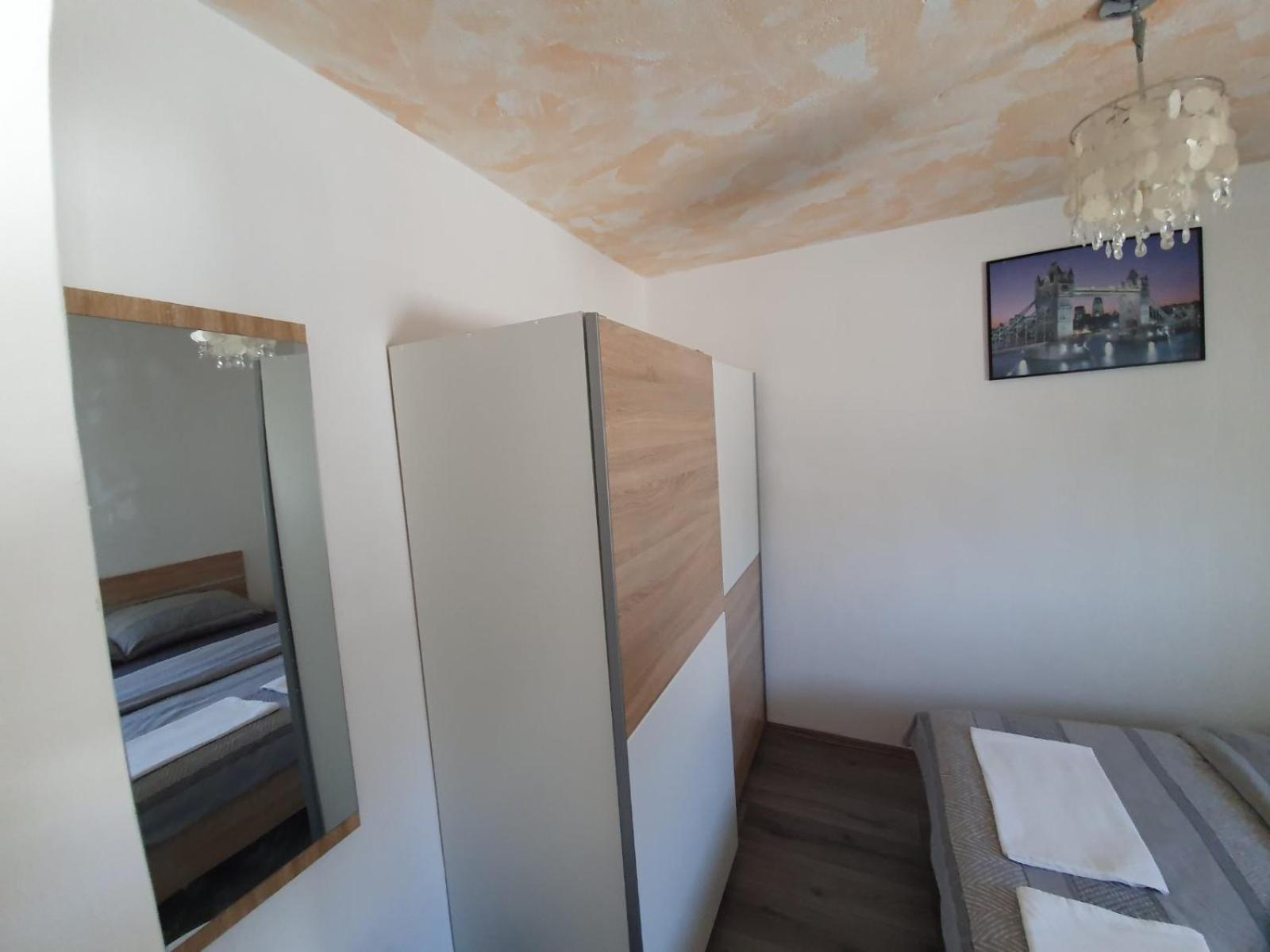 6 M, 50 M Do Plaze Appartement Barbat na Rabu Buitenkant foto