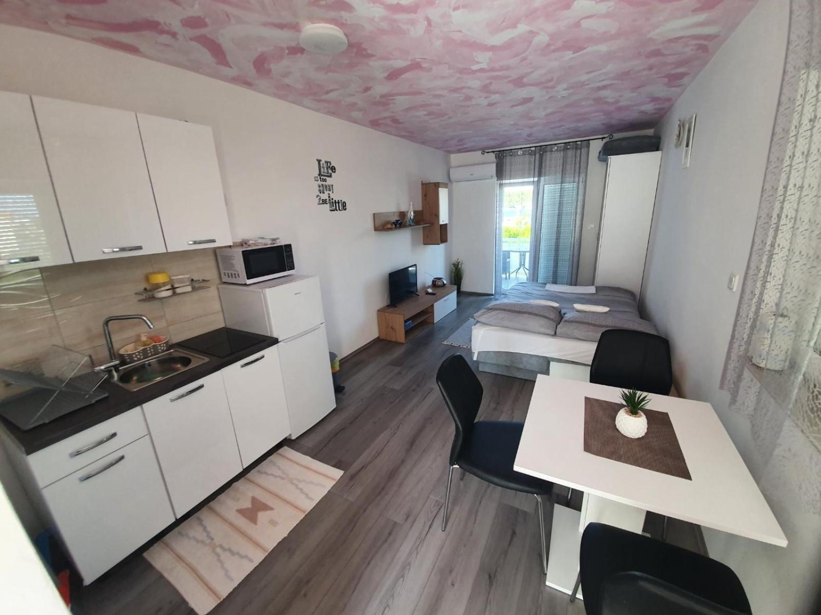6 M, 50 M Do Plaze Appartement Barbat na Rabu Buitenkant foto