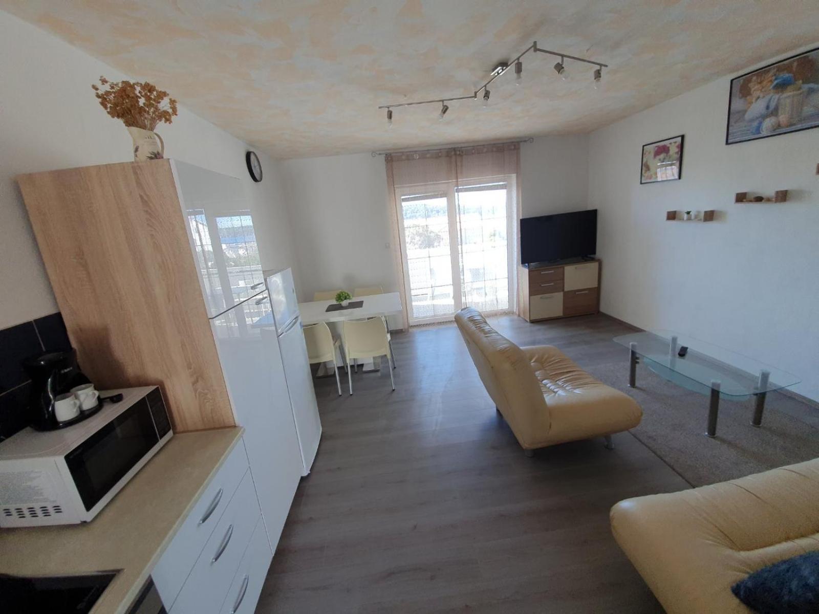 6 M, 50 M Do Plaze Appartement Barbat na Rabu Buitenkant foto